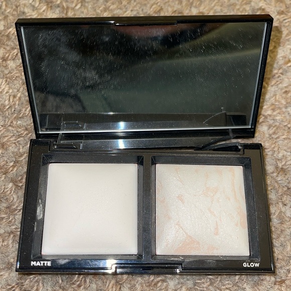 bareMinerals Invisible Light Translucent Powder Duo - Picture 3 of 10